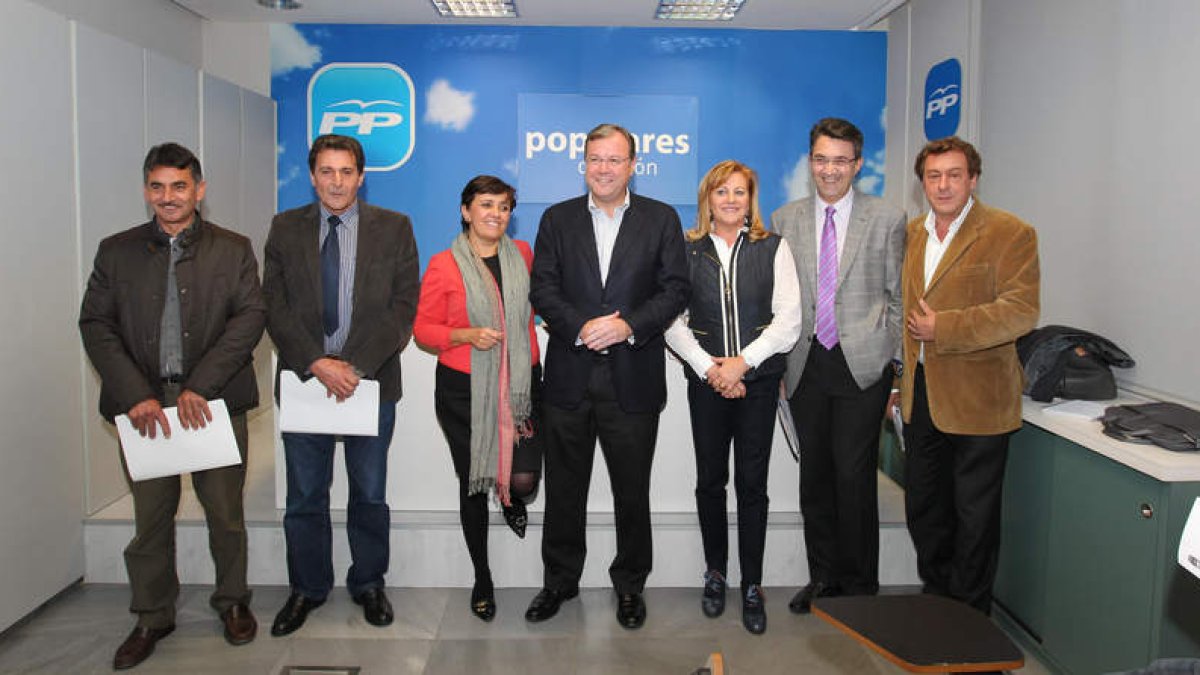 Los procuradores leoneses del PP, ayer antes de explicar los presupuestos para la provincia.