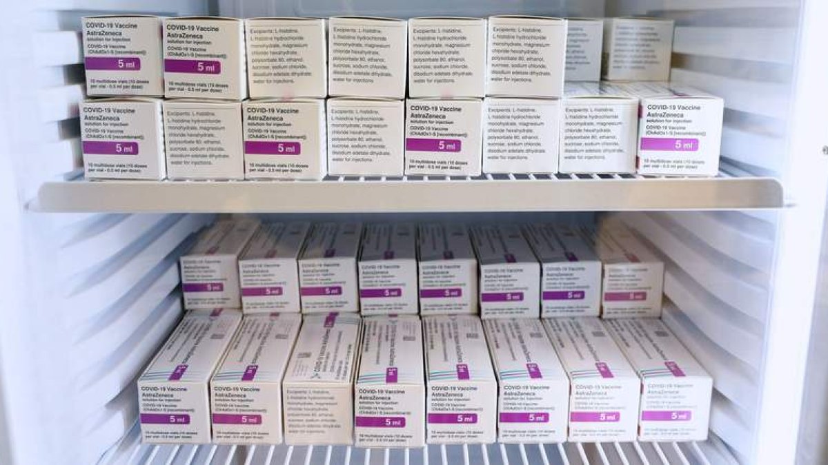 La vacuna de Astra Zeneca se administra en una dosis y requiere menos frío que la Pfizer. LUIS CORREAS
