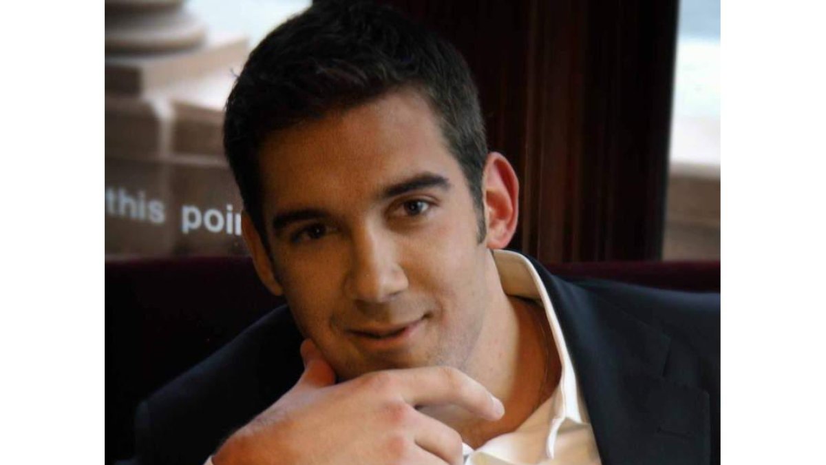 Lewis Howes.