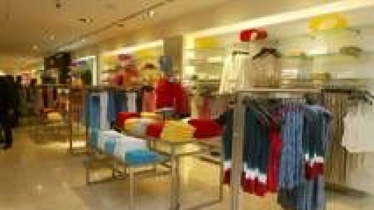 Las familias dedican actualmente igual porcentaje de dinero que hace más de cien años a comprar ropa