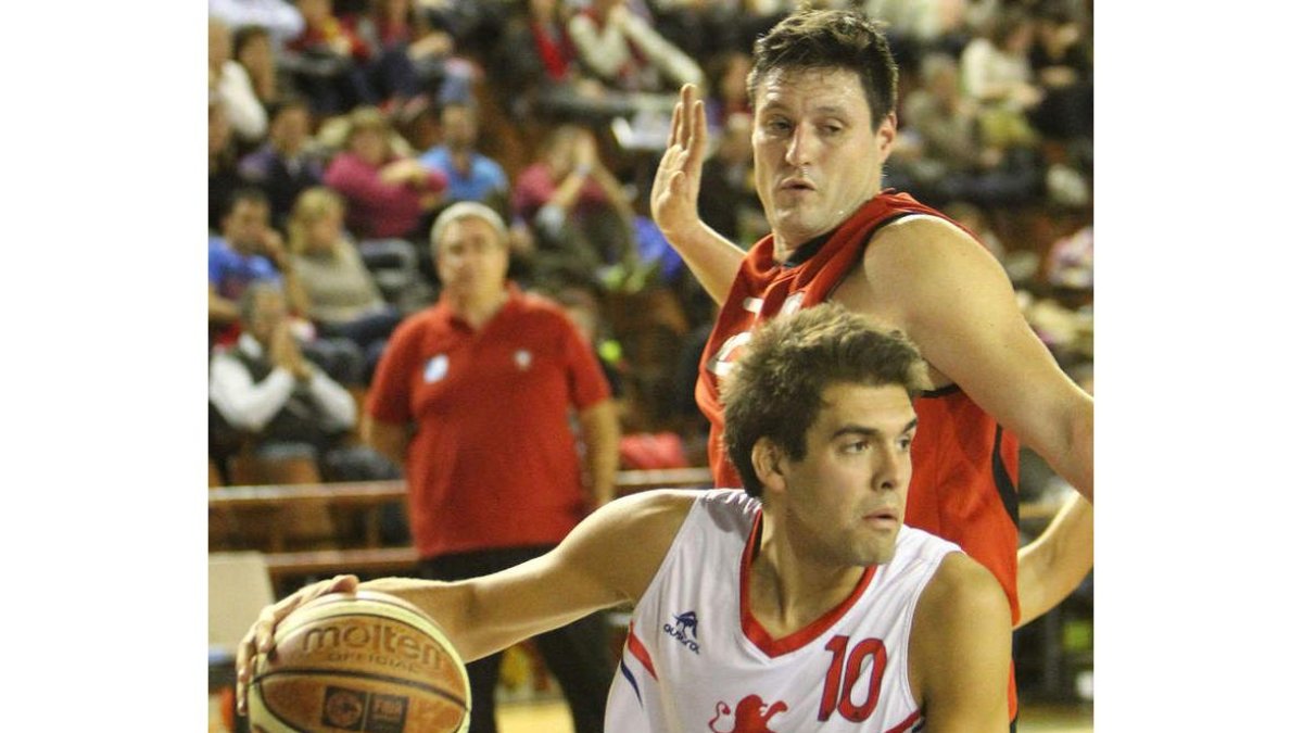 Diéguez dirigió al equipo y además anotó 26 puntos.