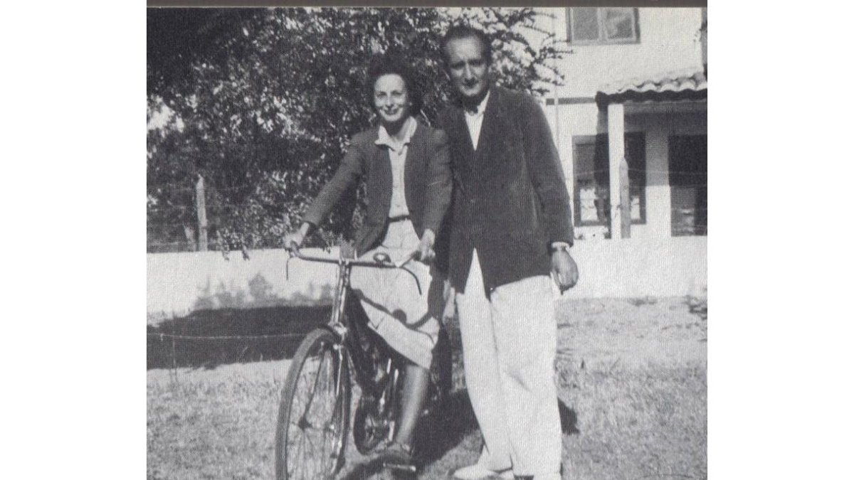 LEOPOLDO PANERO Y SU ESPOSA, FELICIDAD BLANC, EN CASTRILLO DE LAS PIEDRAS. DL