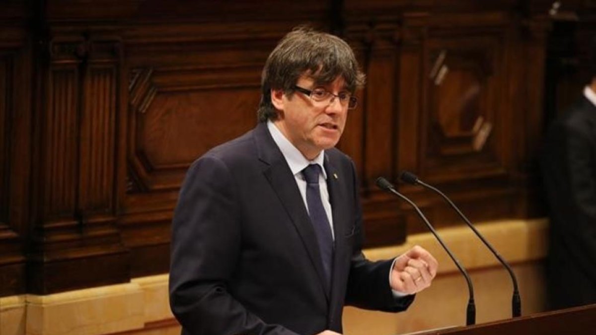 El 'president' de la Generalitat, Carles Puigdemont, en el Parlament.