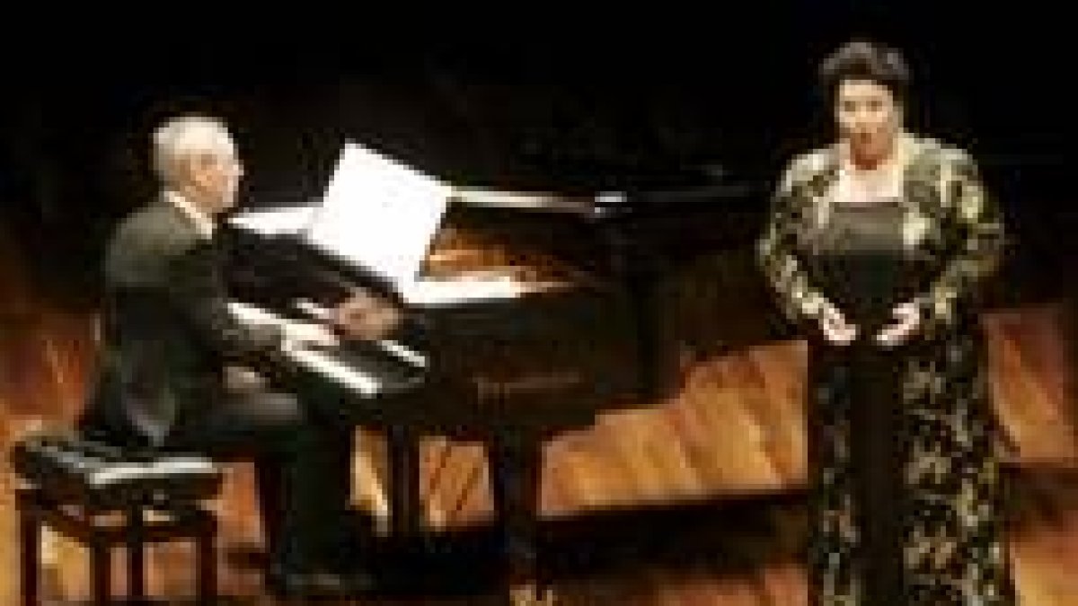 Un momento del concierto que ofreció anoche en el Auditorio la soprano norteamericana Cheryl Studer
