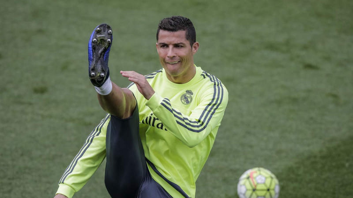 Cristiano, además de Bale, apunta a ser la principal amenaza de los rojiblancos en la final. E. NARANJO
