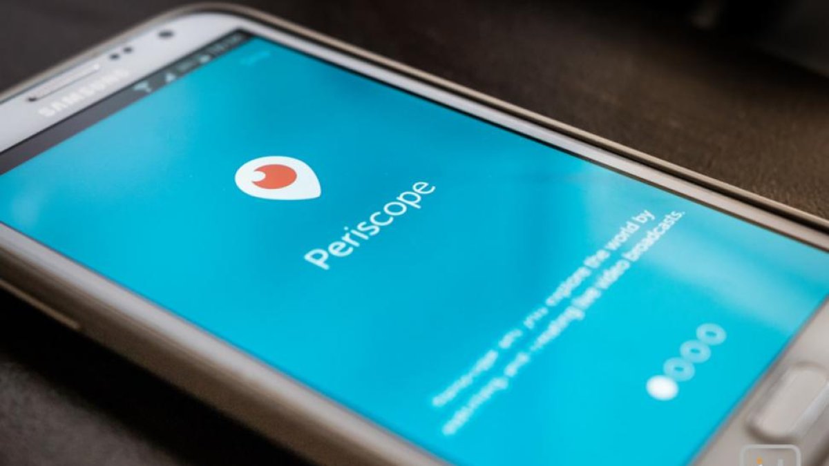 Un móvil con la aplicación Periscope en pantalla.