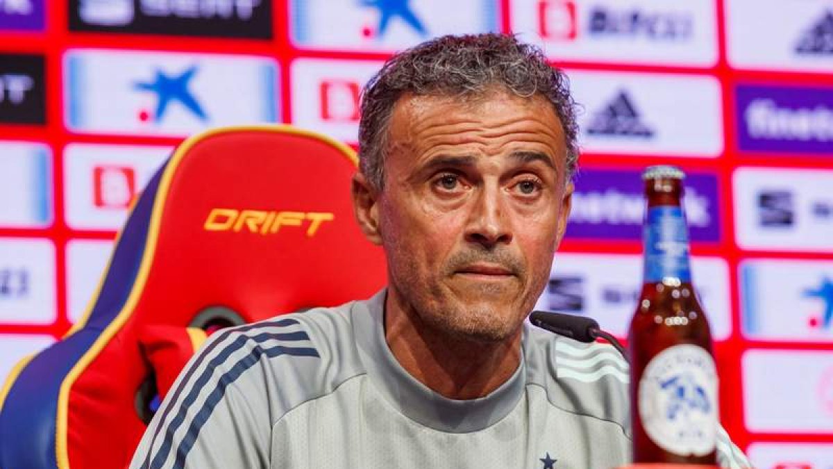 Luis Enrique confía en la presencia de Busquets a partir del segundo encuentro frente a Polonia. GARCÍA
