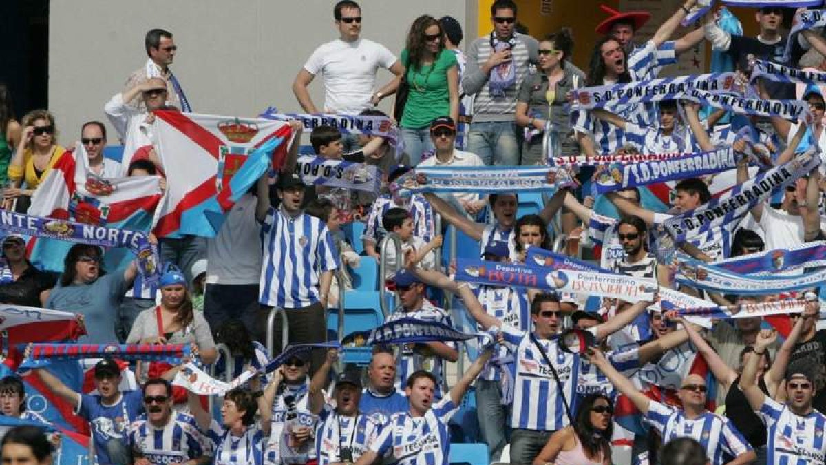 Afición de la Deportiva en su primera y única visita al Alfredo di Stéfano.