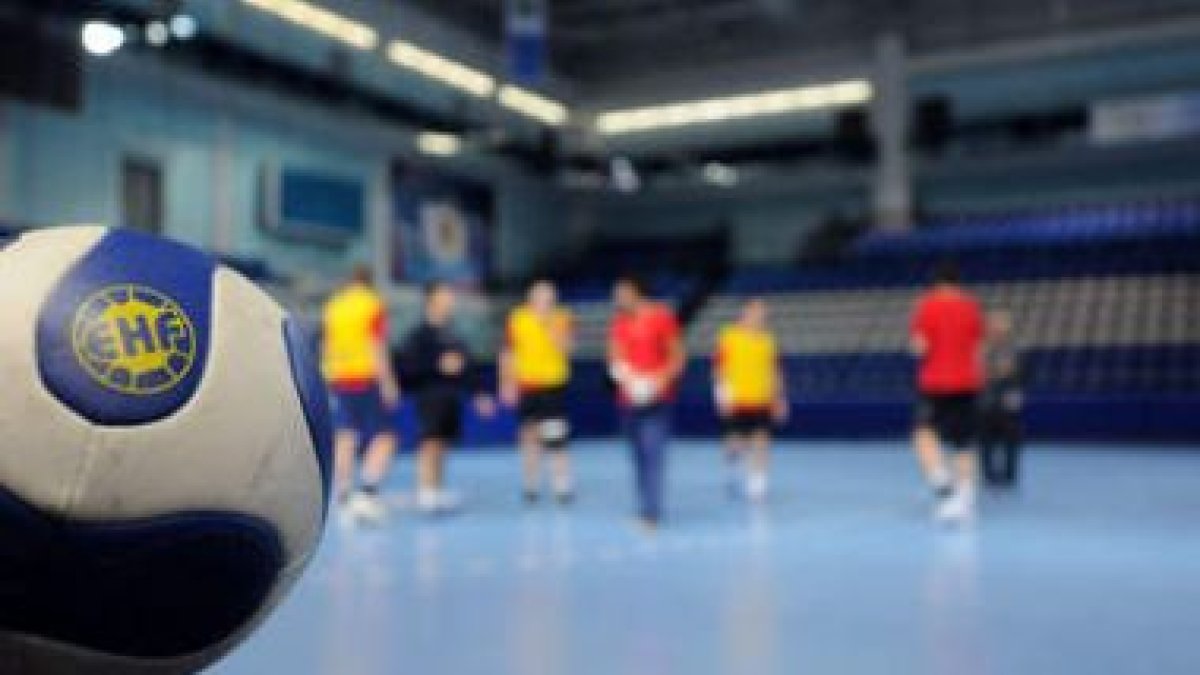 Todos los clubes de élite de la ciudad viven horas de incertidumbre con el recorte a las ayudas.