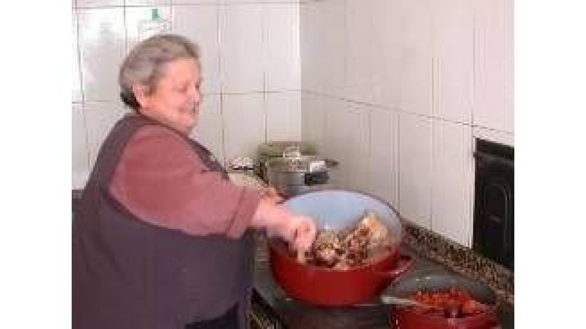 Carmen García es la artífice del aguisao