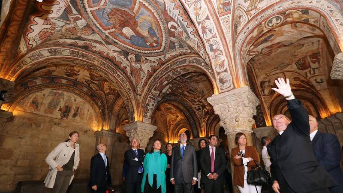 Los presidentes de los parlamentos autonómicos en el Panteón de los Reyes, en San Isidoro