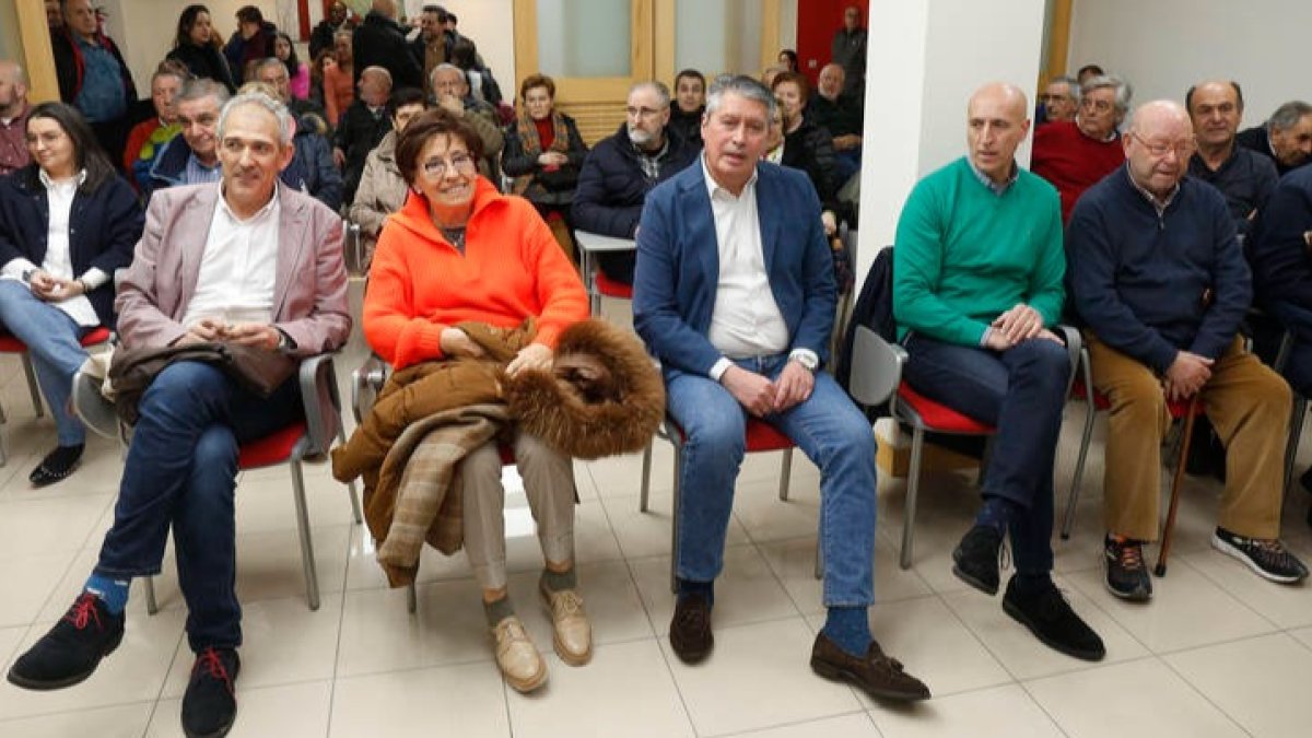 Presentación de la lista con la que José Antonio Diez pretende revalidar la Alcaldía en las próximas elecciones. FERNANDO OTERO