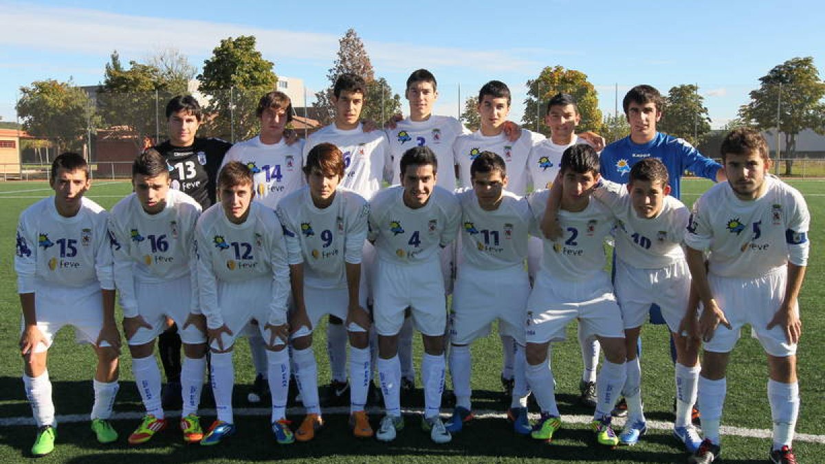 Formación del Bustillo que lidera el grupo A de la 1.ª División de la Liga de la Amistad.