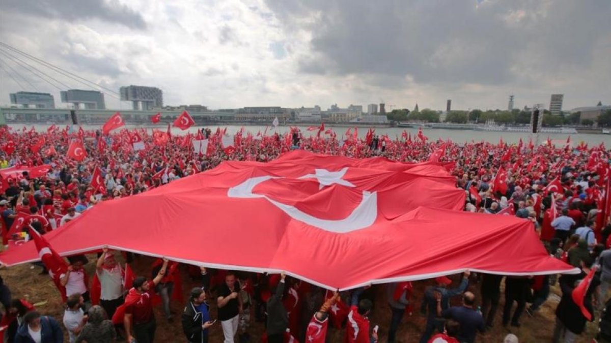 Manifestación pro-Erdogan en la ciudad alemana de Colonia.
