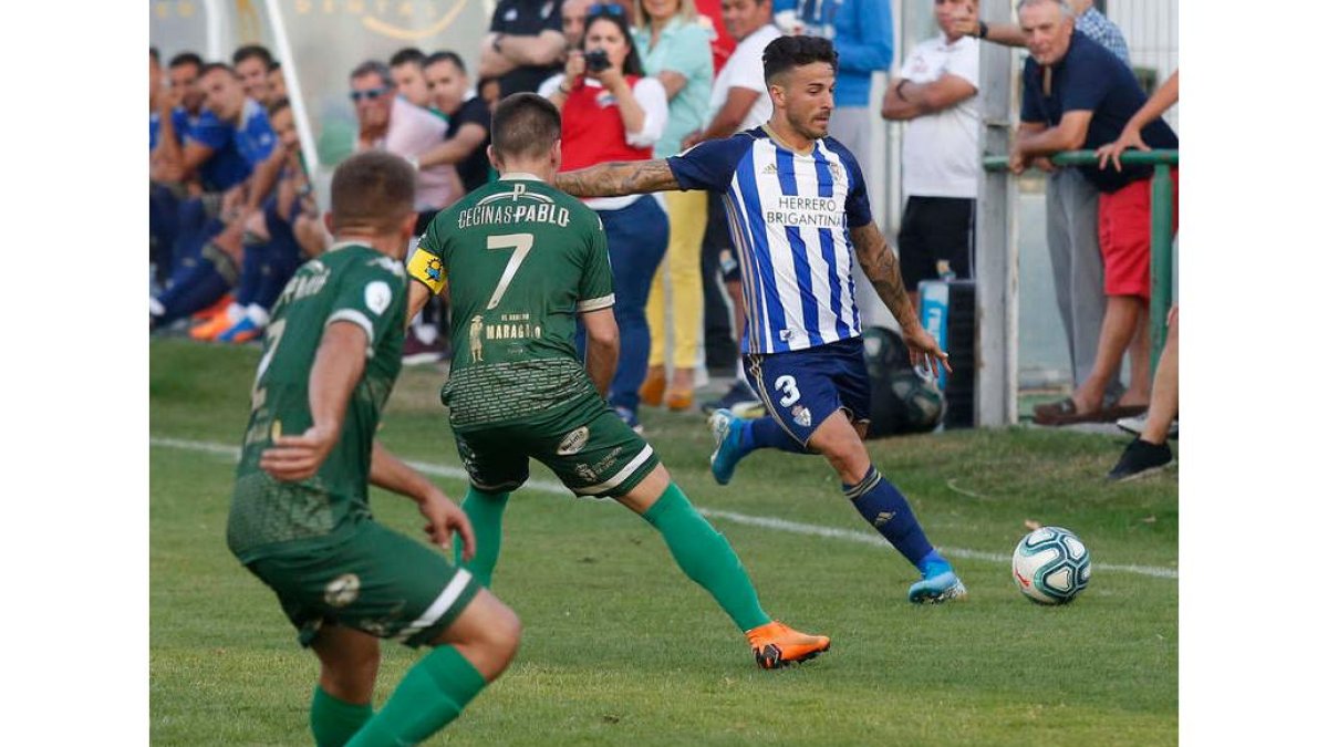 La Deportiva no pudo pasar del empate frente a un Atlético Astorga que siempre dio la cara. FERNANDO OTERO.