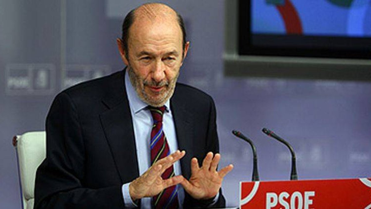 Rubalcaba, durante la rueda de prensa tras la Ejecutiva del PSOE.