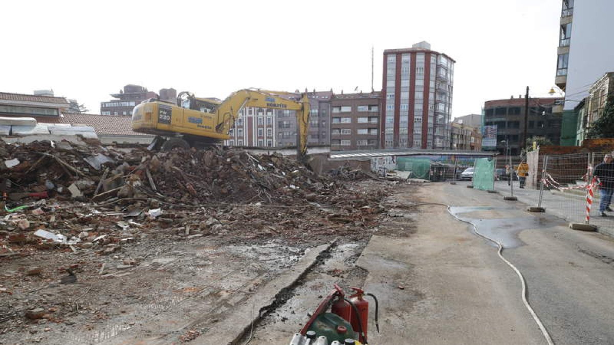 Trabajos de demolición en la nueva área urbana de la ciudad.
