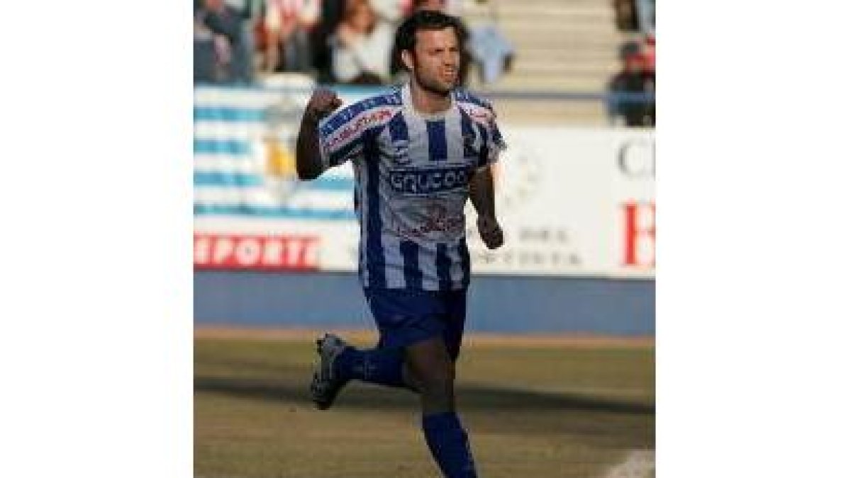 El valenciano celebra un gol conseguido con la Deportiva esta campaña