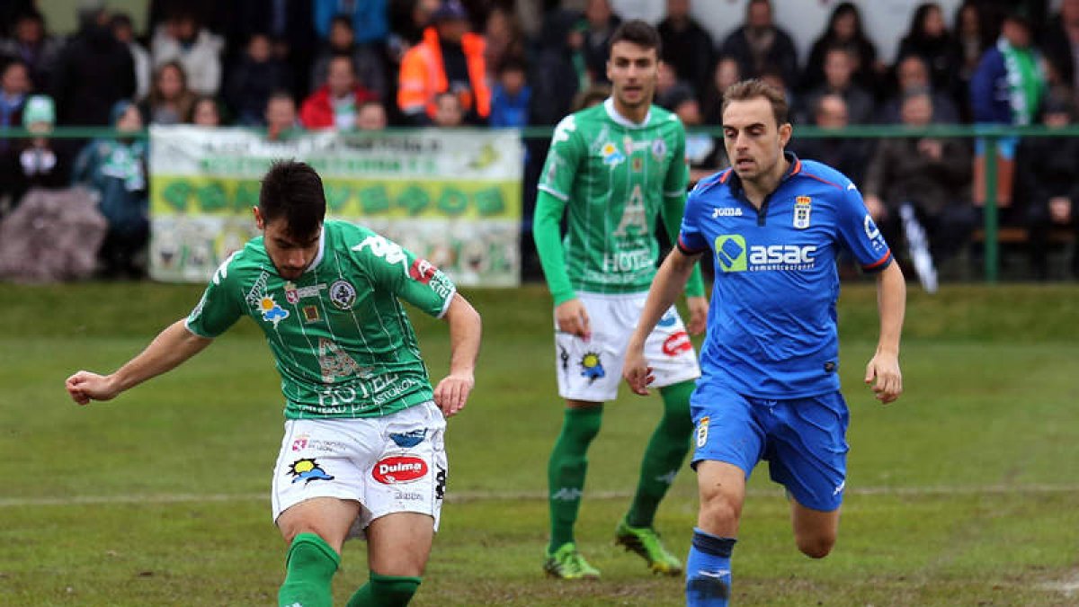 Taranilla, a la izquierda, ocupará la demarcación de enganche al adelantar Bandera su posición por la baja de Borjas