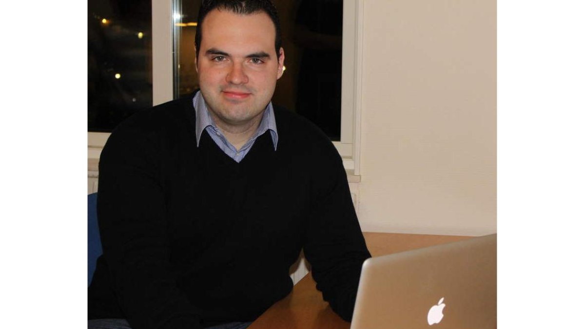Carlos García termina sus estudios en el Instituto Tecnológico de Blekinge, en Suecia.