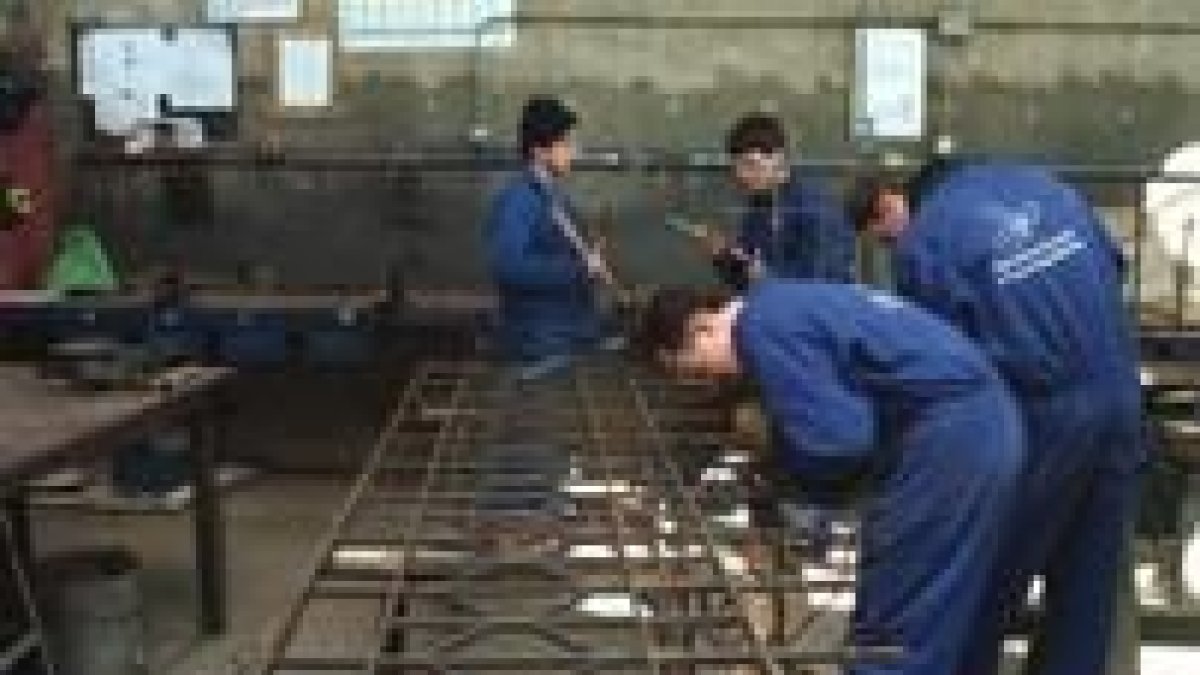 La escuela taller es uno de los lugares más adecuados para la formación de jóvenes