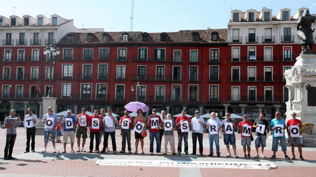 Concentración de Parados en Movimiento para protestar por la situación en la que se encuentran los desempleados, así como para mostrar su apoyo a Ramiro Pinto.
