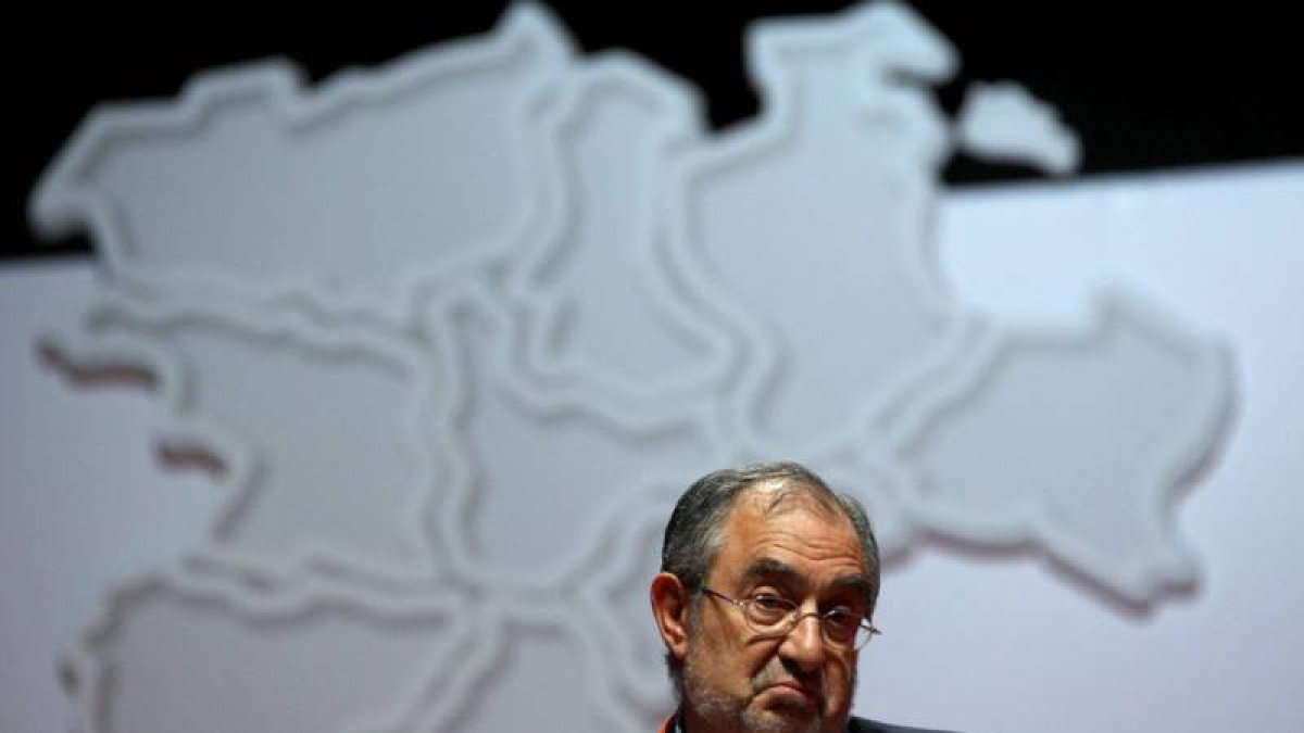 El presidente de la Gestora, Jesús Quijano, durante el Congreso Autonómico Extraordinario del PSOE celebrado en Valladolid