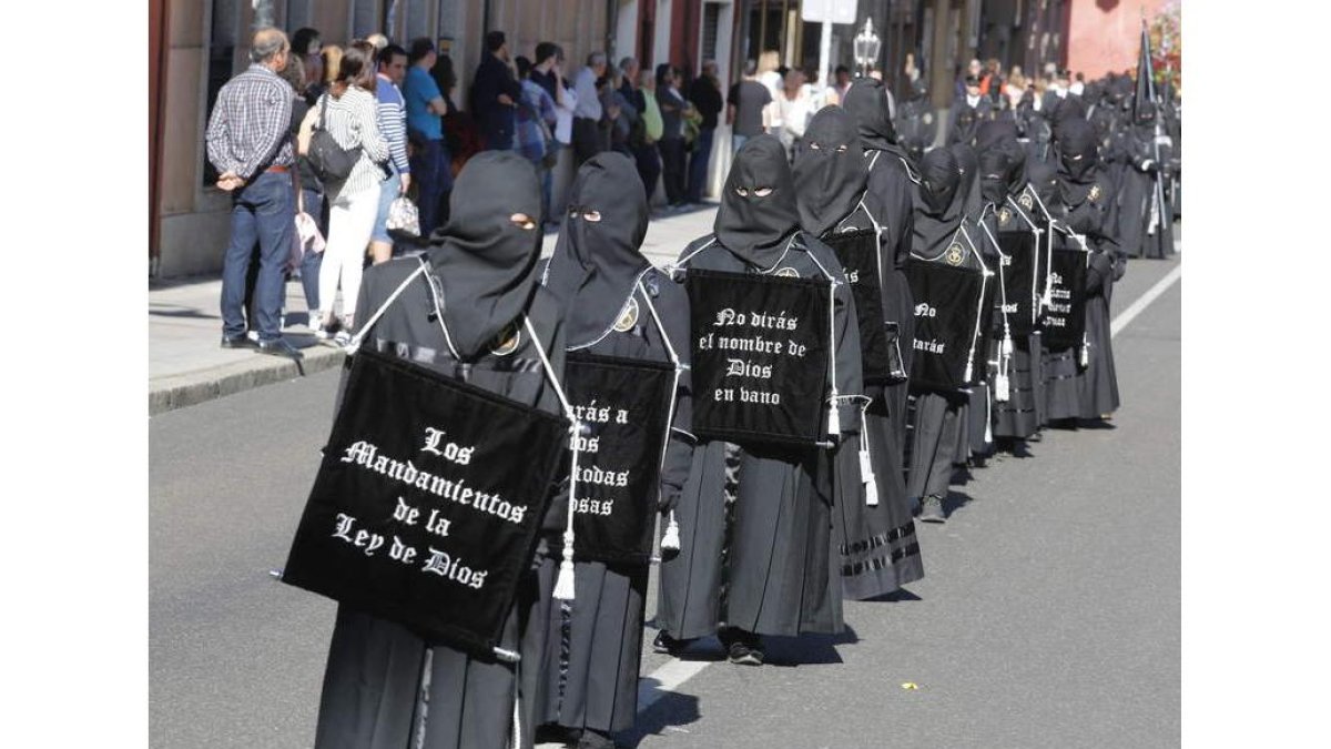 La Semana de Pasión ha vuelto a llenar un año más las calles de toda la ciudad, que este lunes volverá a la normalidad después de numerosas procesiones y actos religiosos.