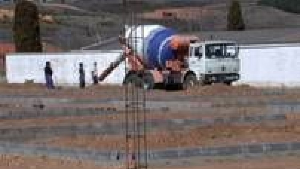 Las obras del cementerio incluyen una zona ajardinada y aparcamientos