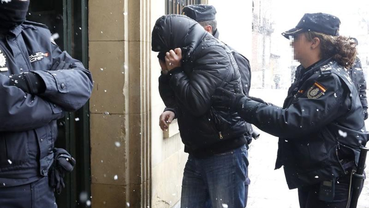 R.P.F, acusado de abusar sexualmente de 16 menores y para el que se piden 234 años de cárcel a su llegada a la Audiencia Provincial.