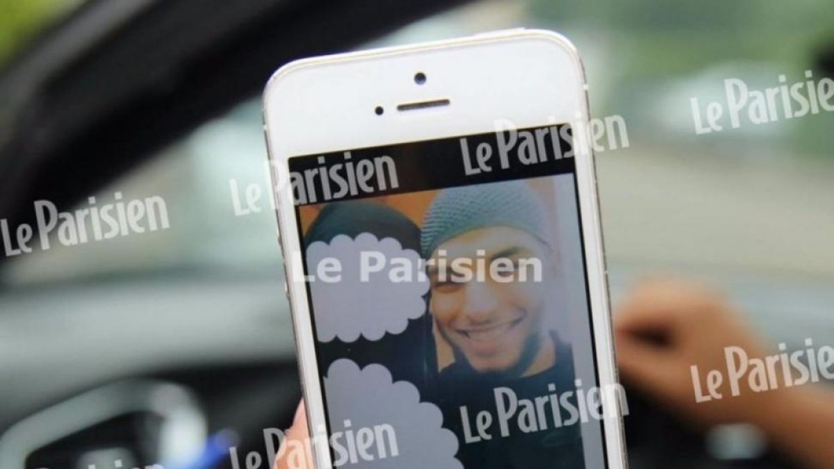 Imagen difundida por 'Le Parisien' de Adel Kermiche, uno de los dos atacantes de la iglesia Saint-Etienne-du-Rouvray, en Francia, este martes.