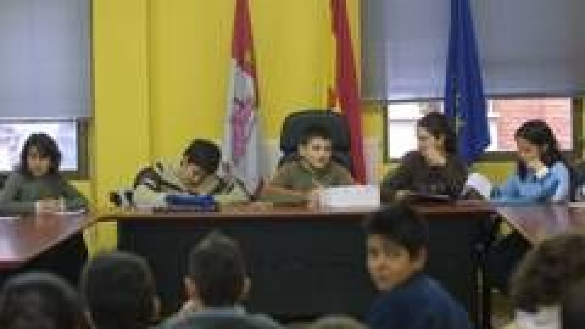 Los votos de las niñas impidieron que se aprobase en el pleno de ayer la compra de nuevos balones