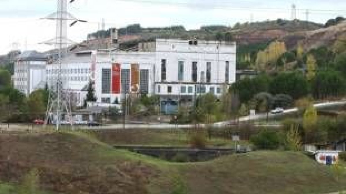Sede de la Ciuden en Ponferrada y terrenos próximos al río Sil