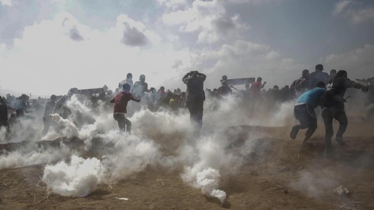 Enfrentamientos entre israelís y palestinos en Cisjordania con motivo del aniversario del estado de Israel.
