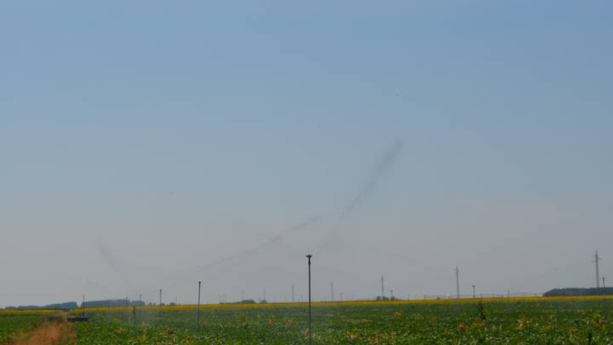 Los regantes de León han reclamado reiteradamente la aplicación de la doble tarifa para el regadío. DL
