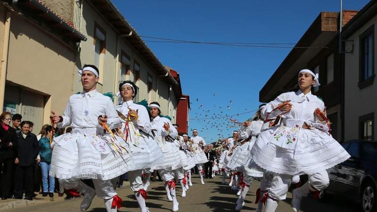 Imagen de la procesión de la fiesta del Voto, ayer en Pobladura de Pelayo García.