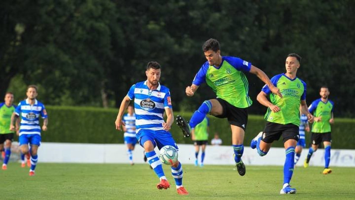 La Deportiva midió sus fuerzas con el Deportivo en un amistoso en Villalba. TWITTER DE LA DEPORTIVA