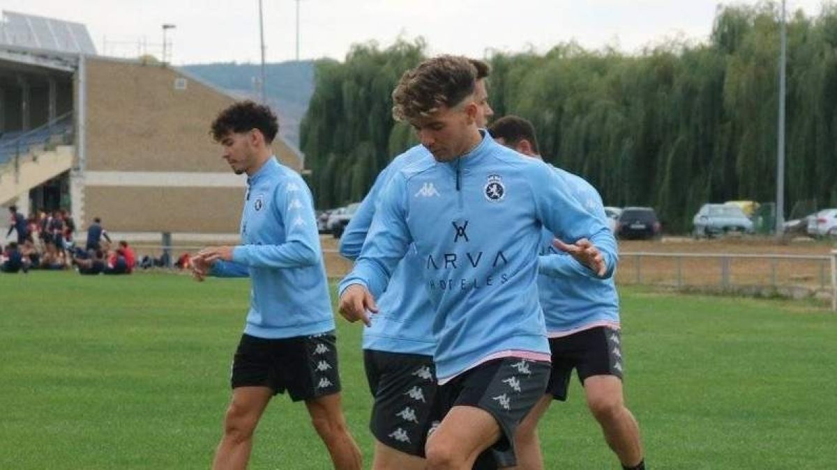 El equipo leonés celebró ayer la última sesión de entrenamiento antes del partido de hoy. CYDL