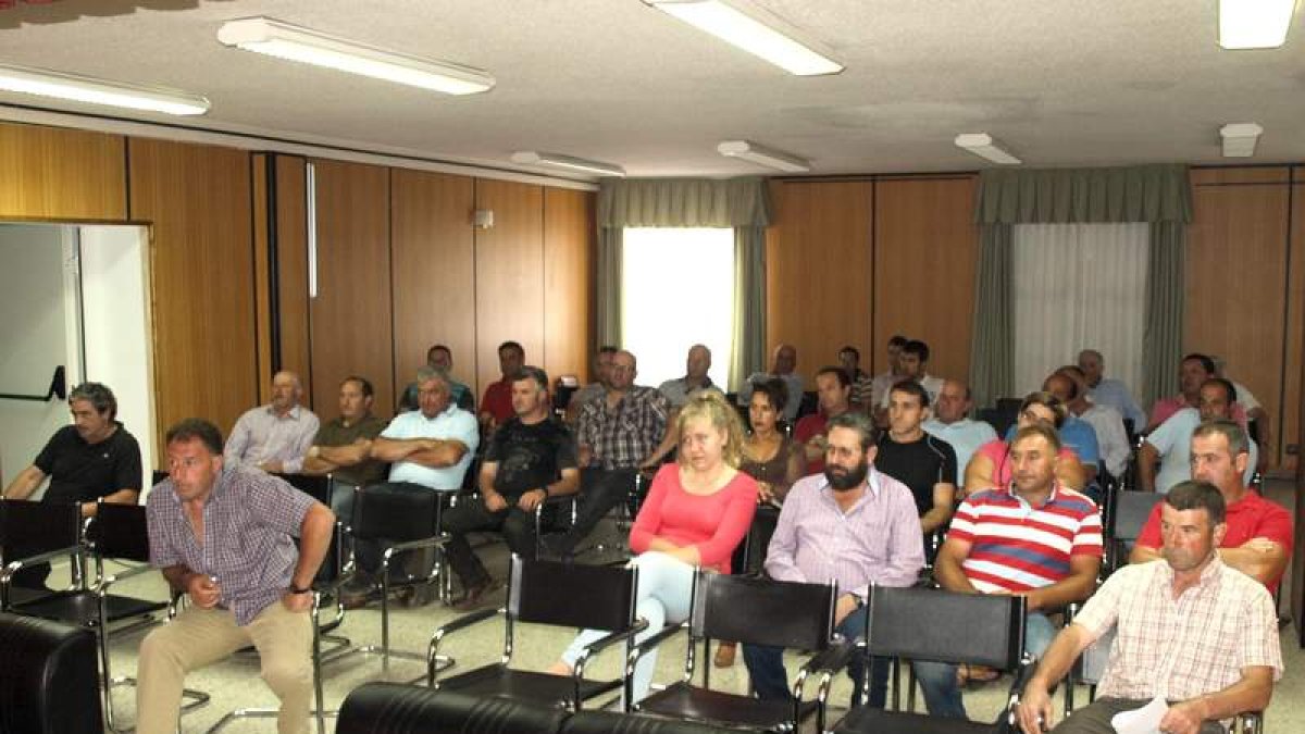 Los ganaderos de la montaña de Riaño exigen una solución al brote de la brucelosis.