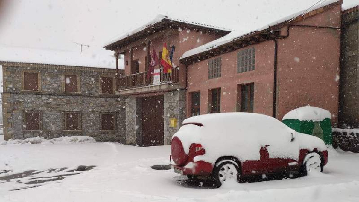 Nevada en Maraña, ayer por la mañana. CAMPOS