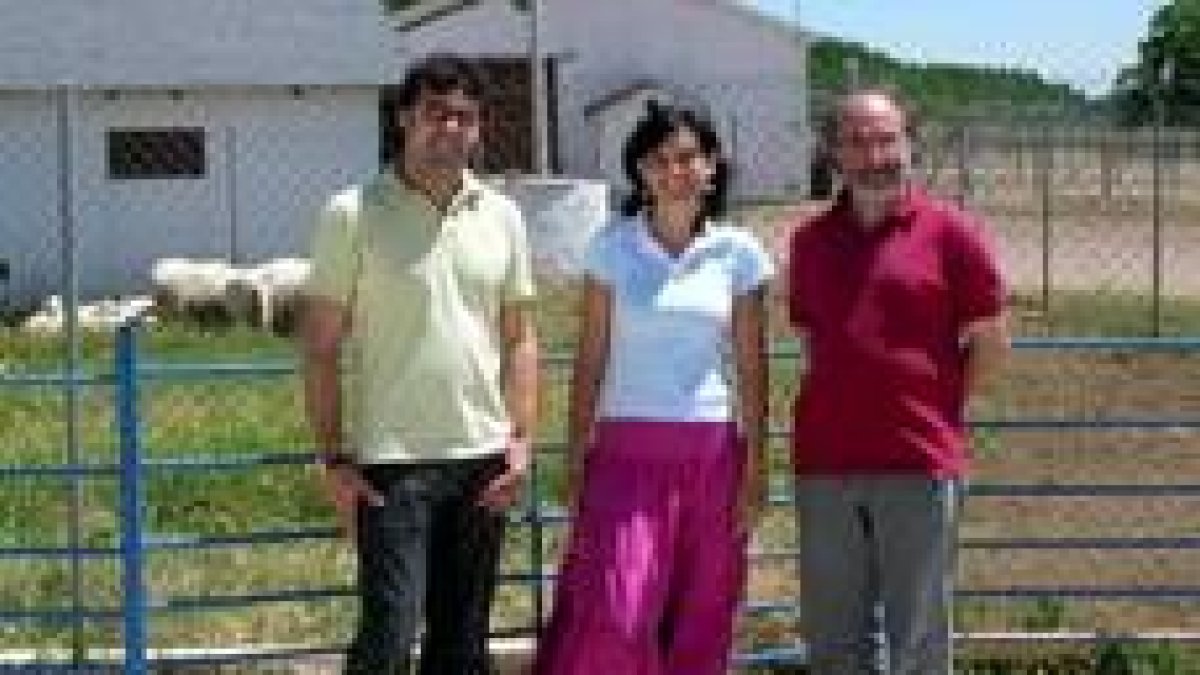 Los investigadores Gonzalo Hervas, Natalia Castañares y Jesús S. Gonzalez