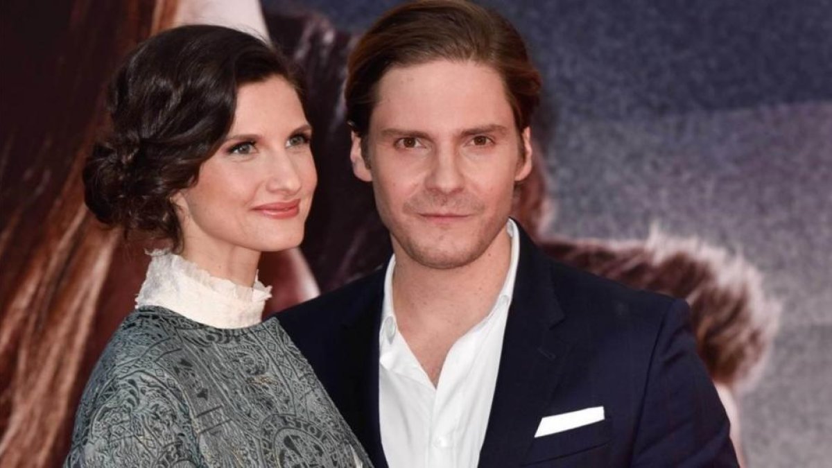 Daniel Brühl y Felicitas Rombold, el pasado abril en Berlín.