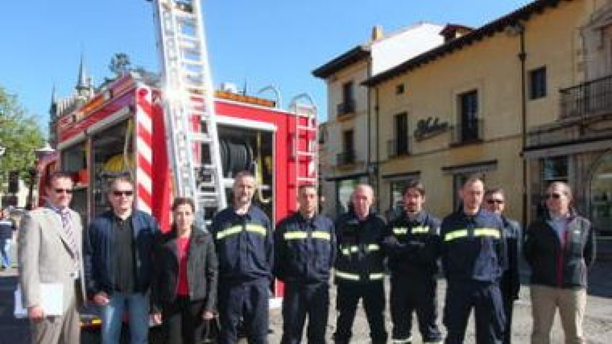 Presentación del nuevo camión de bomberos.