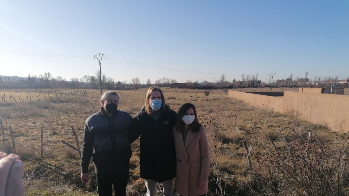 Ione Belarra ha estado hoy en Navatejera. DL