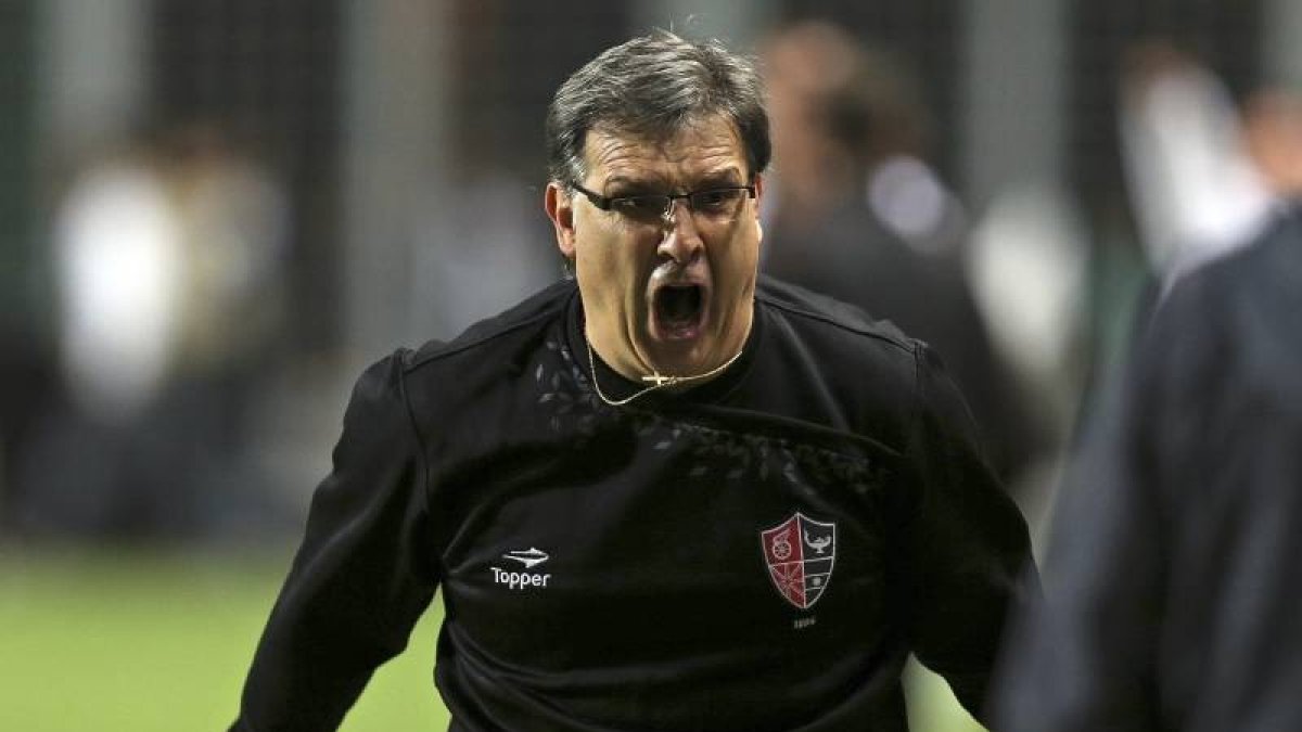 Gerardo 'Tata' Martino, en un partido con el Newell's.