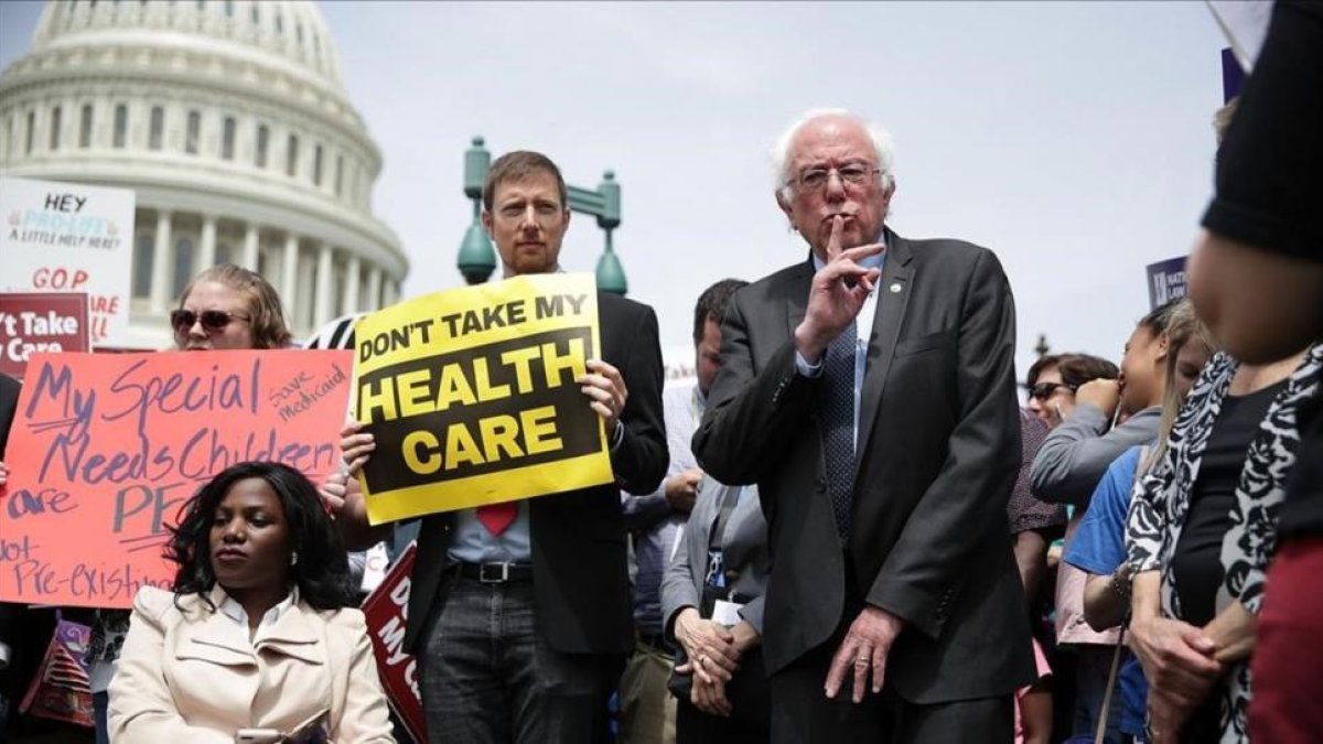 El excandfidato demócrata Bernie Sanders, en una protesta en defensa del Obamacare.