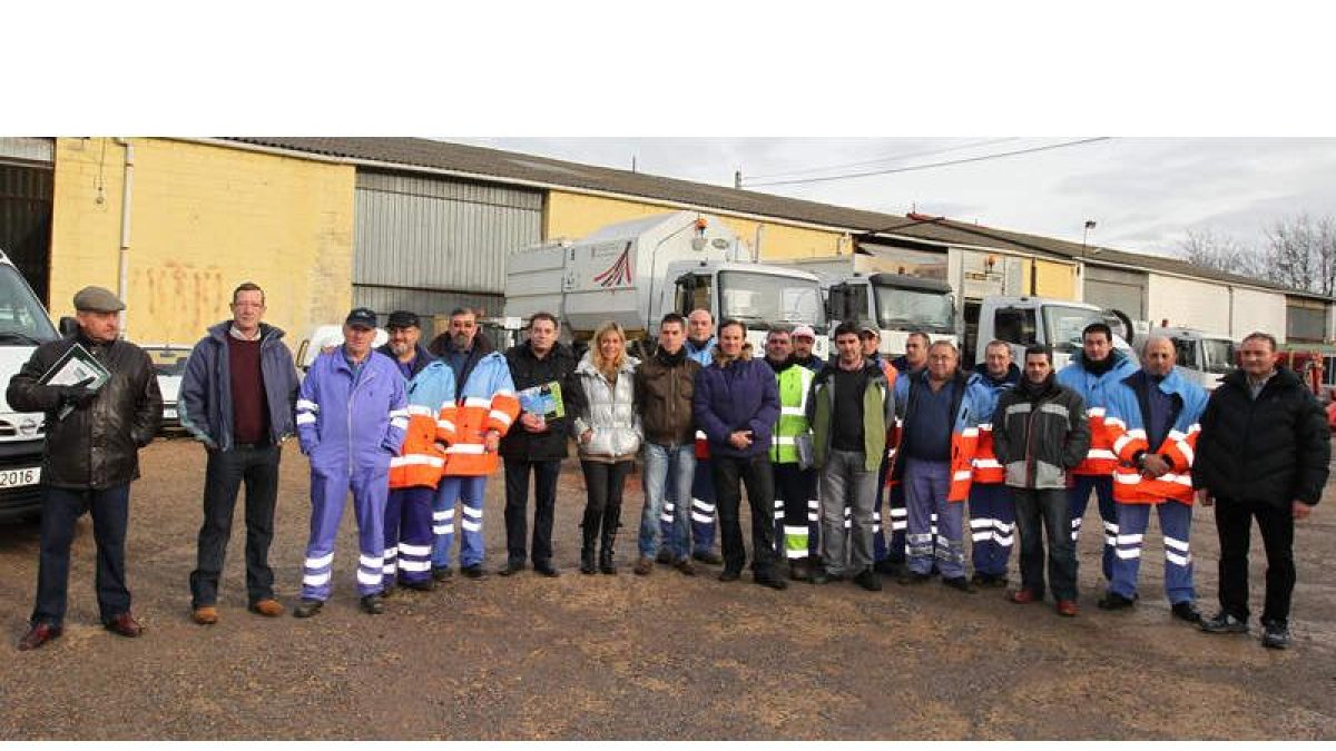 Trabajadores del servicio de limpieza y basuras que comenzaron a trabajar para el Ayuntamiento de San Andrés.