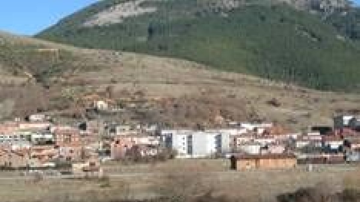 Terrenos donde se ubicará el ambulatorio entre el río Esla y la vía de la empresa Hulleras de Sabero
