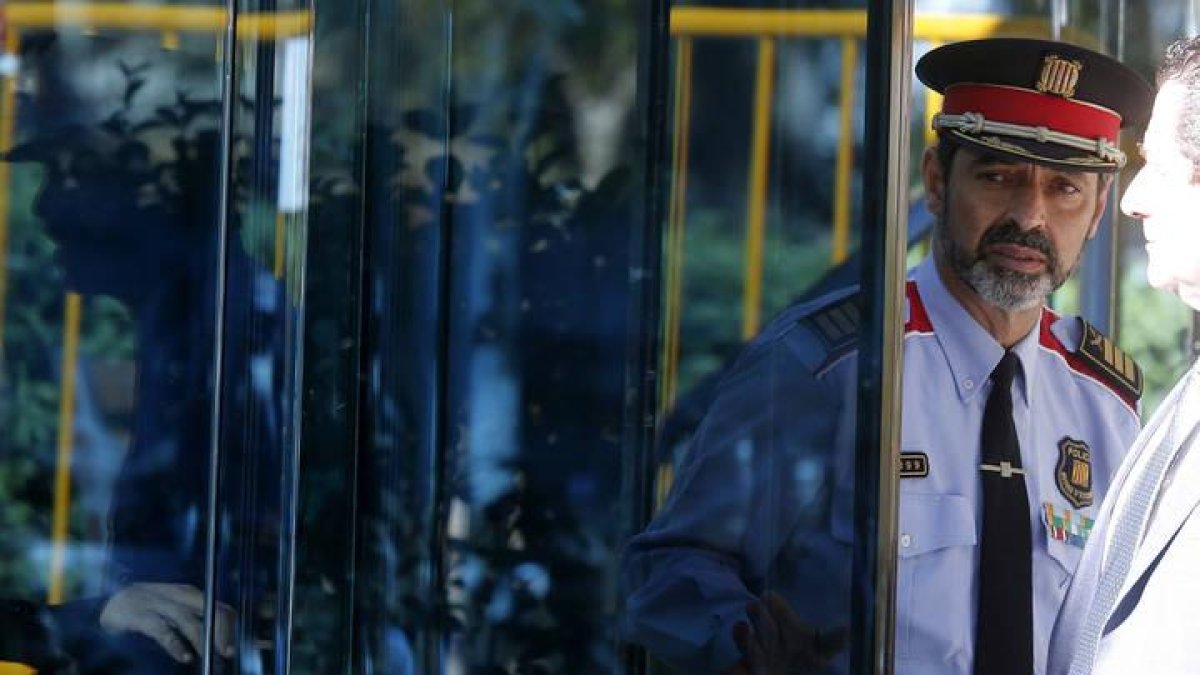 El jefe de los Mossos d'Esquadra, Josep Lluis Trapero, a su salida de la Audiencia Nacional tras declarar ante la juez Carmen Lamela, como investigado por sedición.