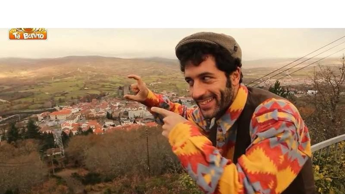 Luis Pedreira, leonés de adopción, en una escena de ‘Comendo’, videoclip que ha recibido más de 220.000 visitas.